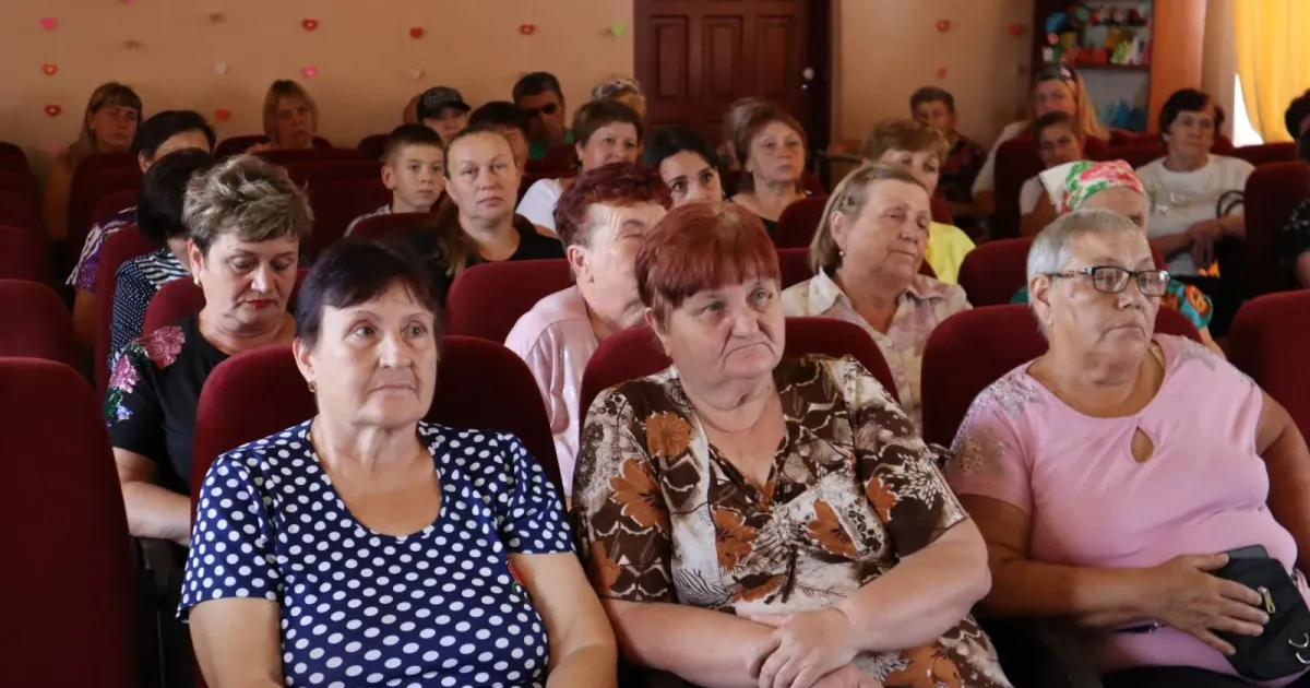 Фото: Кегичівська громада, фейсбук Кегичівський селищний голова спілкувався з громадянами села Калинівка на порталі Gromada Group