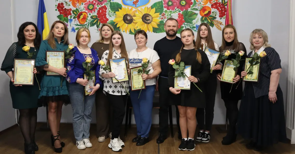 Фото: Кегичівська громада, фейсбук На Харківщині нагороджували учнівську молодь за високі досягнення на порталі Gromada Group
